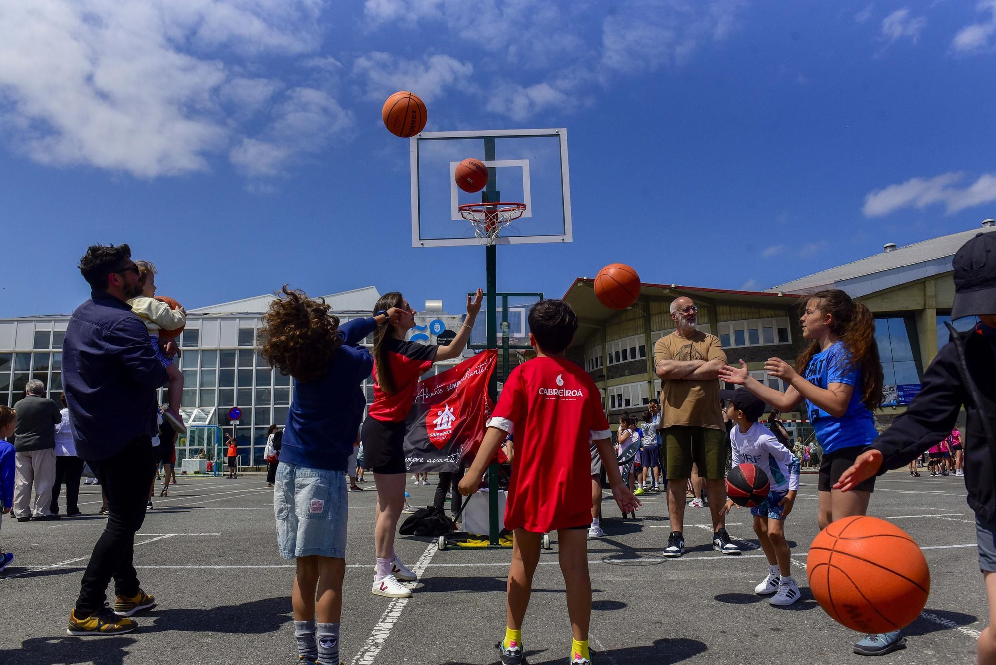 Miles de personas participan en el Día del Deporte en la Calle