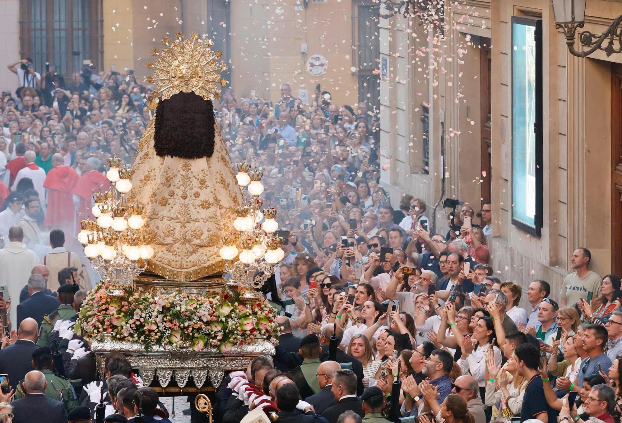 Procesión de la Virgen de los Desamparados de València 2025