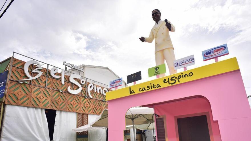 De los lunares a la casita de Bad Bunny: la diversidad decora las casetas del ferial de Badajoz