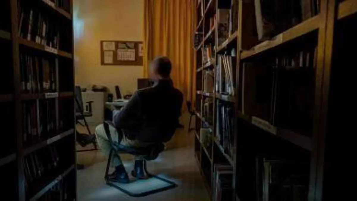 Desde la celda a la libertad: Dos presos de Villena cuentan cómo el estudio les libera tras los muros de la cárcel