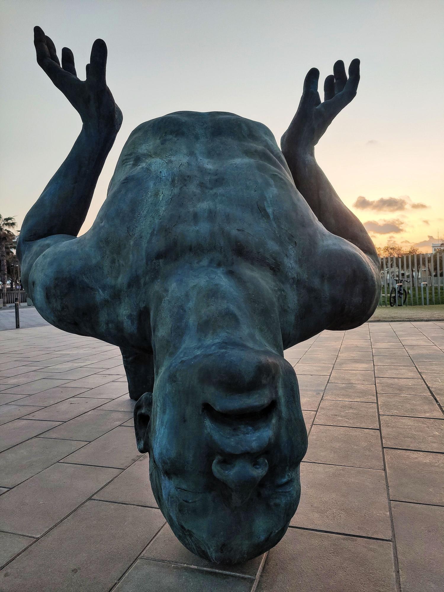 Así es "Gigante de sal", la nueva estatua de la Marina de València