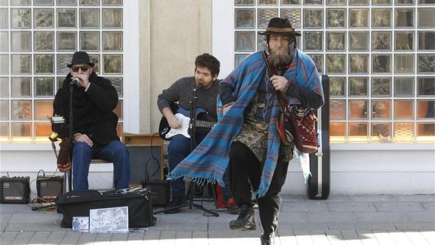 El Ayuntamiento quita el cupo de músicos callejeros y amplía zonas