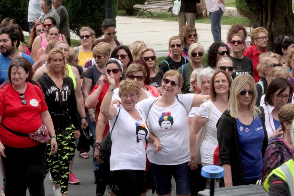 Más de un centenar de personas se suma a la Marcha