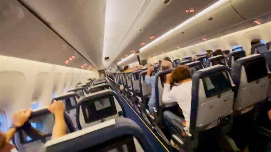 ¡Así fue el aterrizaje forzoso del Cádiz en Sevilla!