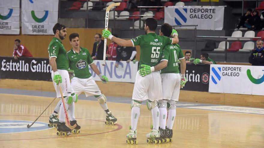 Celebración de un gol del Deportivo Liceo.