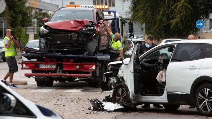 Aparatoso accidente en el polígono Vara de Quart