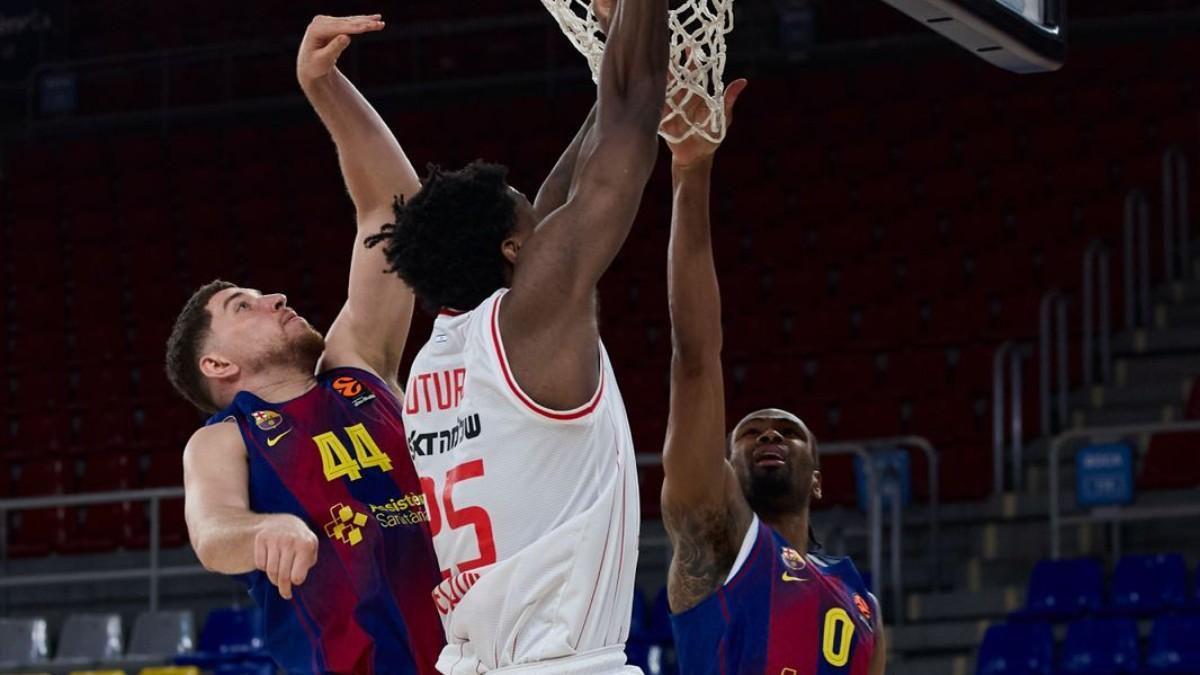 Dan Oturu se hinchó a canastas ante el Barça