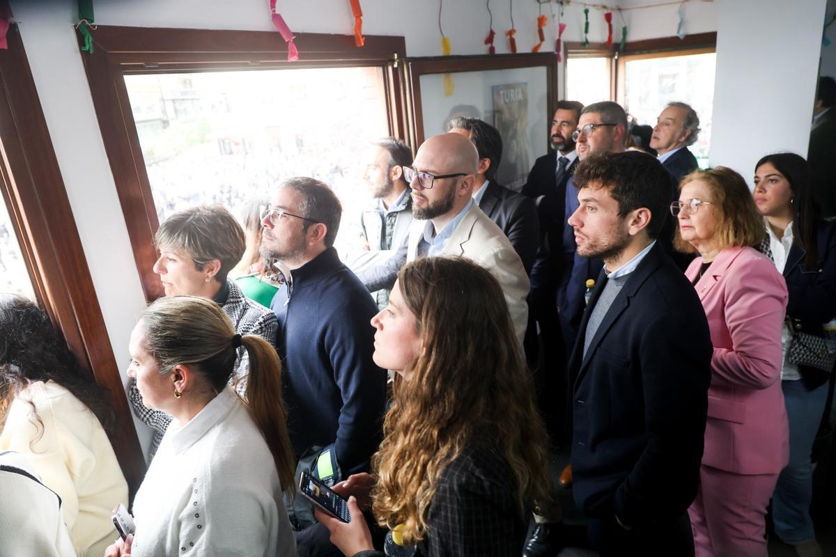 Alcaldes y alcaldesas copan el tercer día de balcón fallero de Levante-EMV