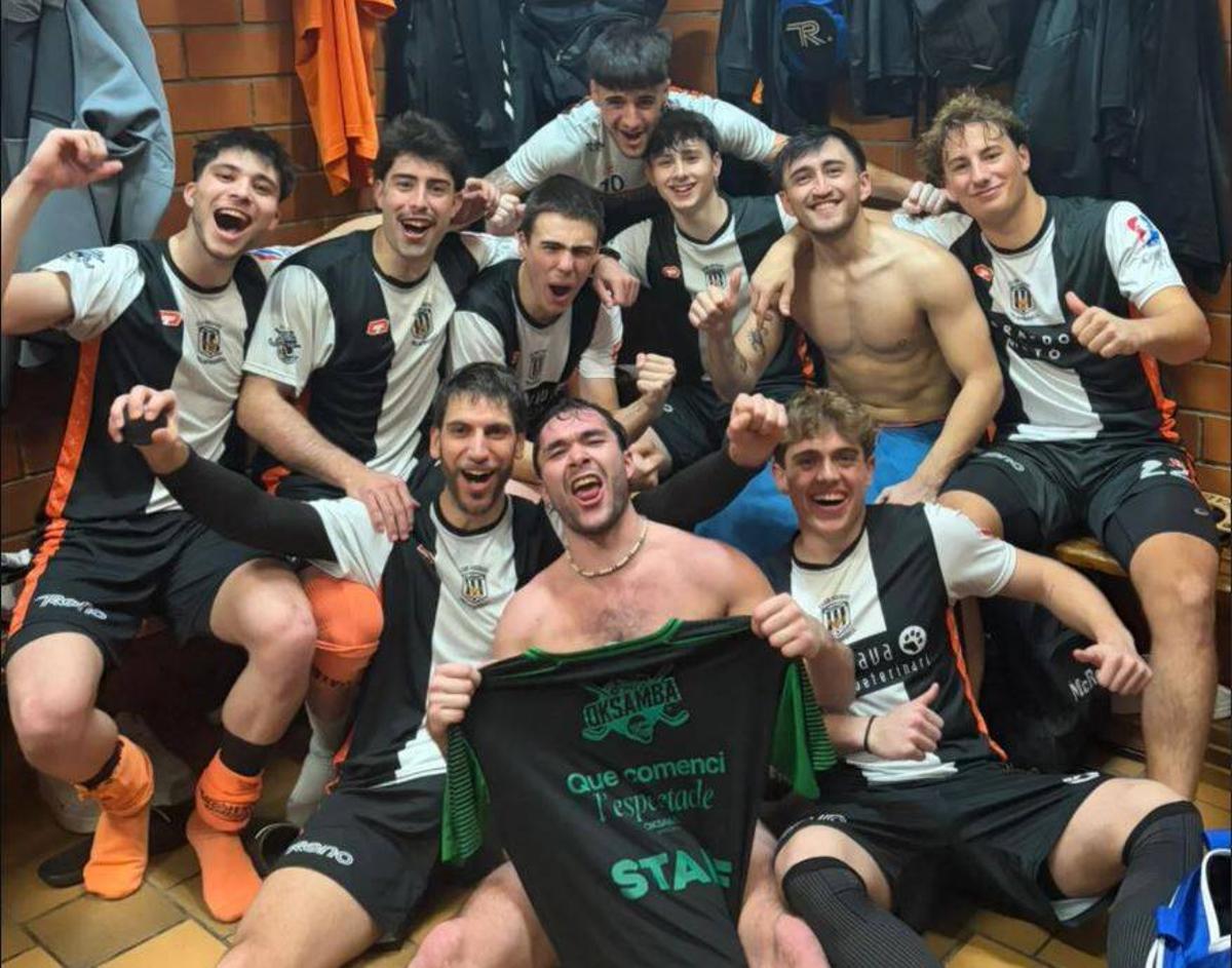 Els jugadors del Palafrugell celebren una victòria