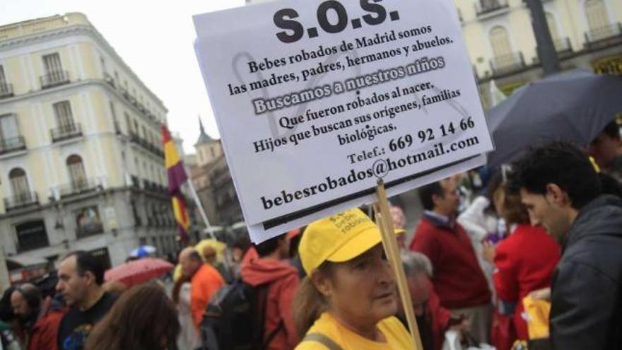 Participantes en la manifestación celebrada ayer en Madrid. / efe