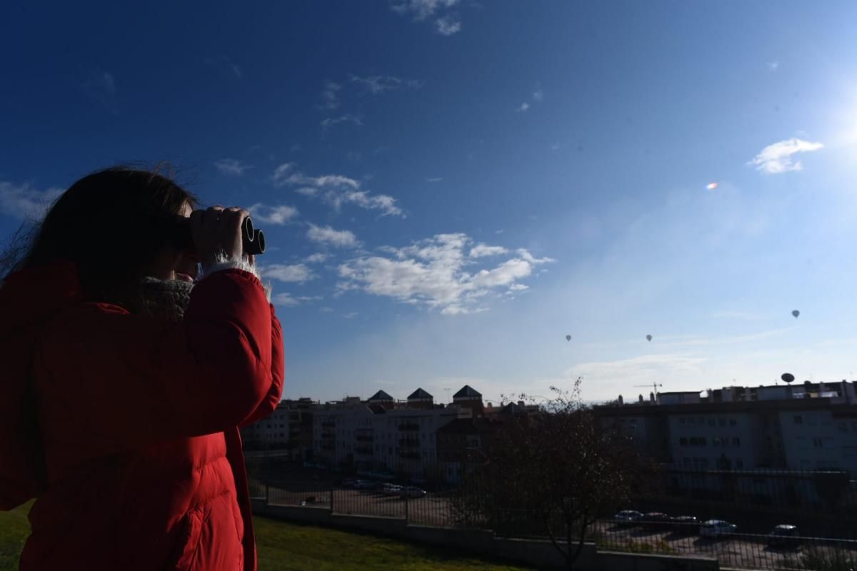 Los Reyes Magos surcan en globo el cielo de Córdoba