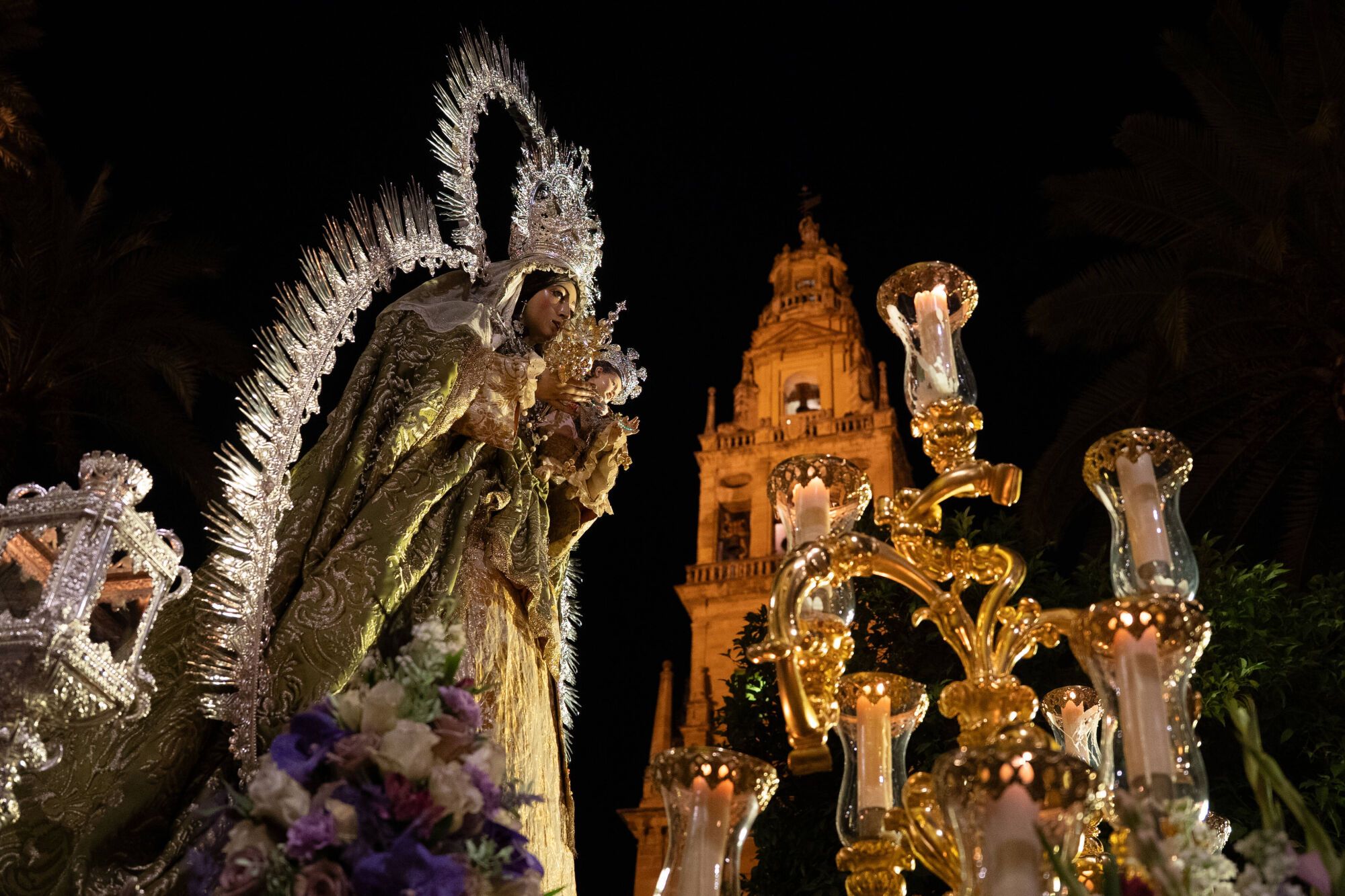 La procesión Reina de los Ángeles de Gloria de Córdoba, en imágenes