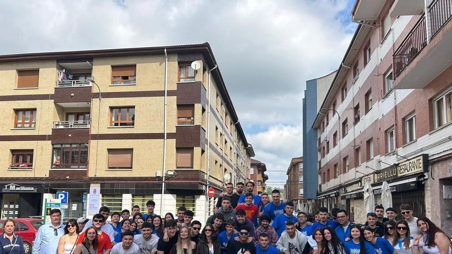 Tradición, buen tiempo y ganas de fiesta en la jira de Santufirme de Llanera: "Es la primera romería del año y se nota"