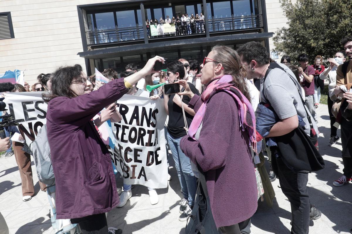 La UIB suspende por las protestas una conferencia sobre transexualidad La UIB suspende por las protestas una conferencia sobre transexualidad