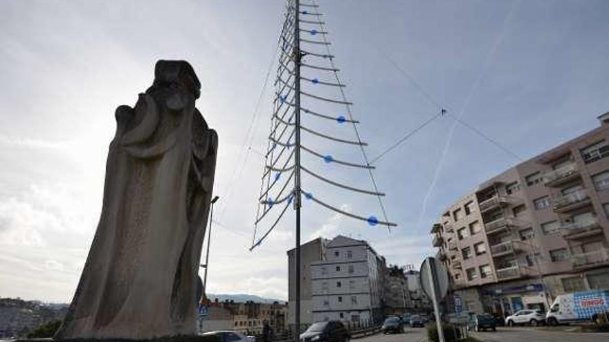 El árbol de Navidad de la rotonda de A Barca. // Gustavo Santos