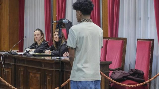 El acusado, en el juicio en la Audiencia Provincial de Ourense, este jueves. |  Roi Cruz