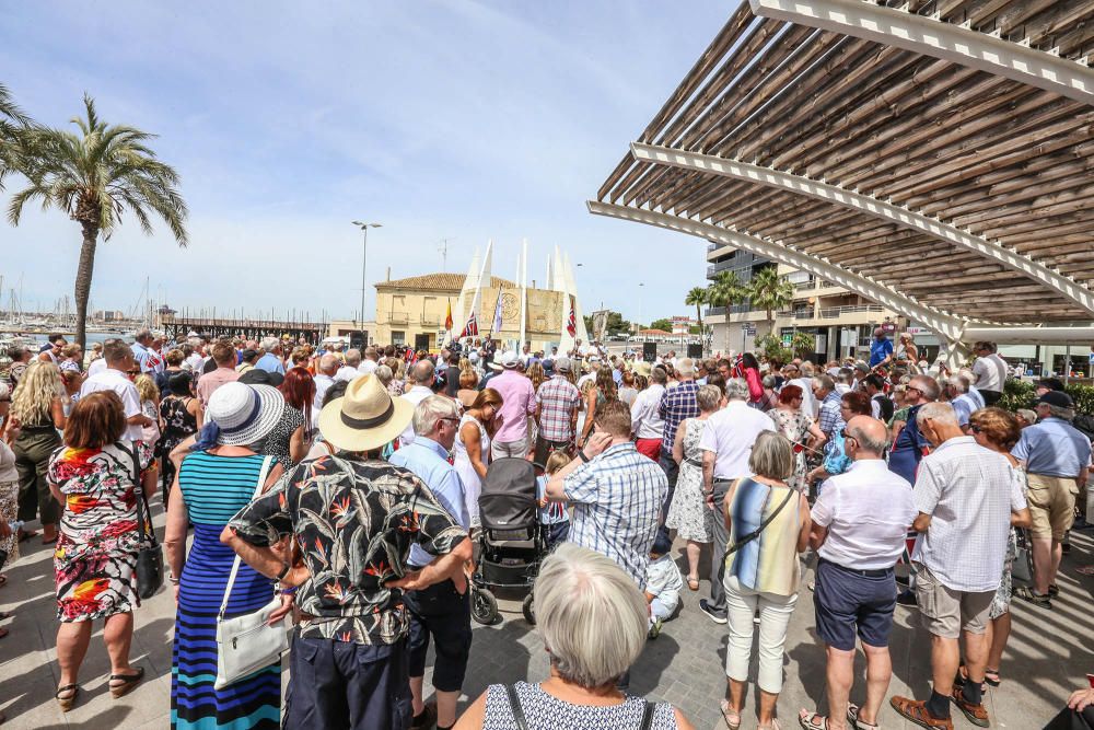 La comunidad Noruega de Torrevieja y Vega Baja celebra su Día Nacional. Unos 1.500 residentes nórdicos protagonizaron un pasacalles y una acto en el Paseo Vista Alegre