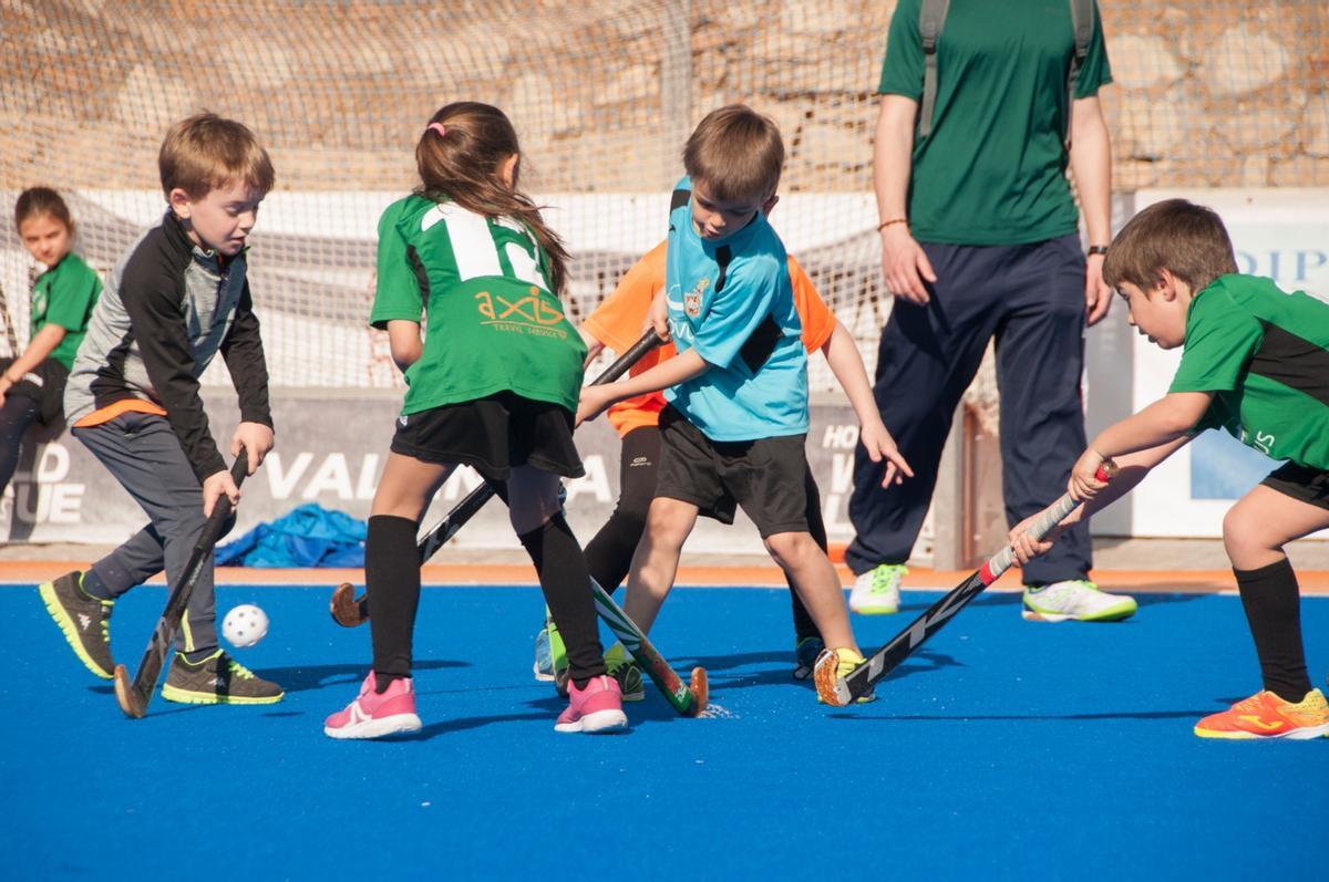 La Escuela de Pascua 2026 de Beteró oferta 60 plazas ampliables, del 7 al 10 de abril, organizada por la Federación de Hockey de la Comunidad Valenciana.