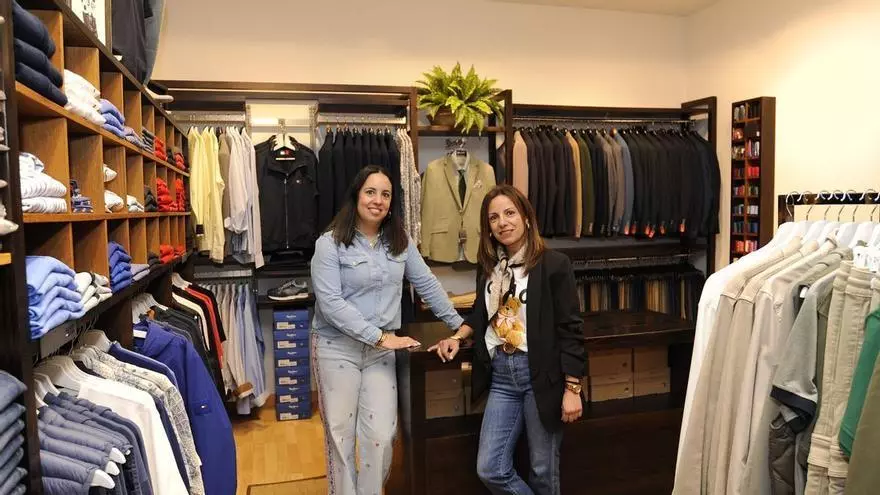 Patricia y Yolanda de Carmiña Moda nos enseñan los cambios en su tienda de Silleda