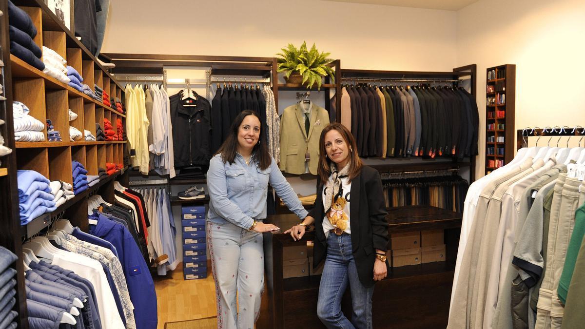 Yolanda y Patricia Mato González, en la nueva sección de hombre. / Bernabé / Javier Lalín