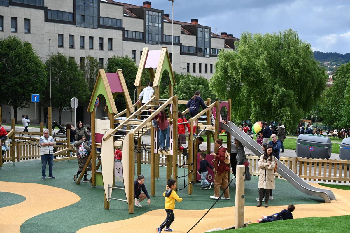Inaguración del parque infantil de la plaza das Regas.
