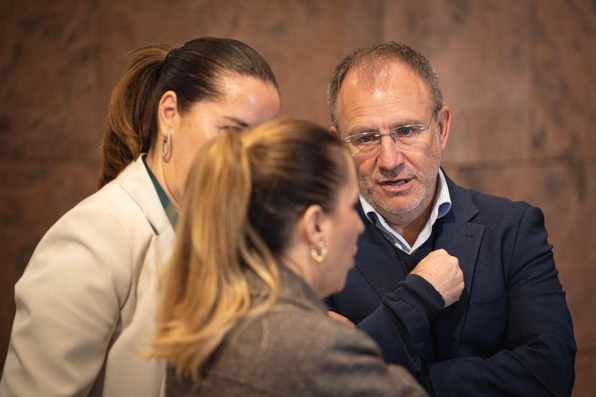 Reunión de Fernando Clavijo con la Fecai y Fecam para el Decreto Canarias