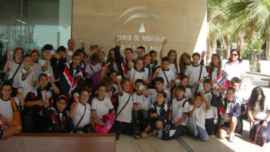 Un grupo de alumnos en el Aula del Mar.