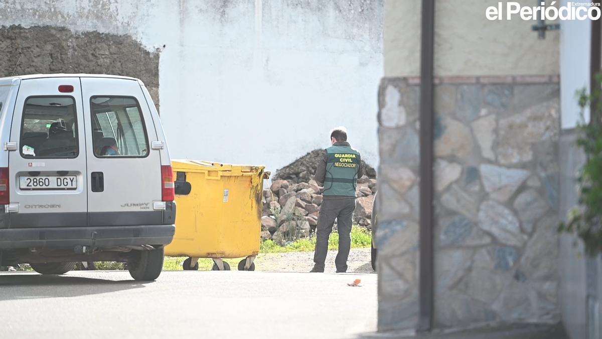 Vídeo | Una discusión por dinero, motivo por el que un hombre lleva 20 horas atrincherado en su casa en Cilleros (Cáceres)