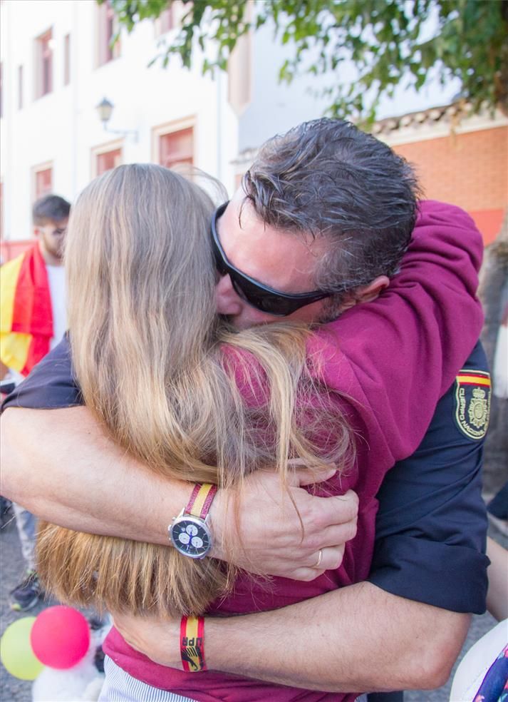 Recibimiento en Badajoz de los policías nacionales desplazados en Cataluña