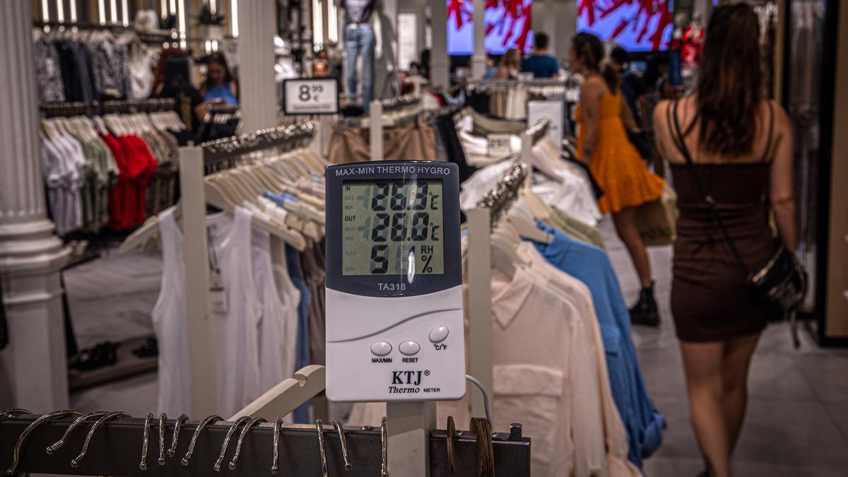 Un termómetro en una tienda de ropa.