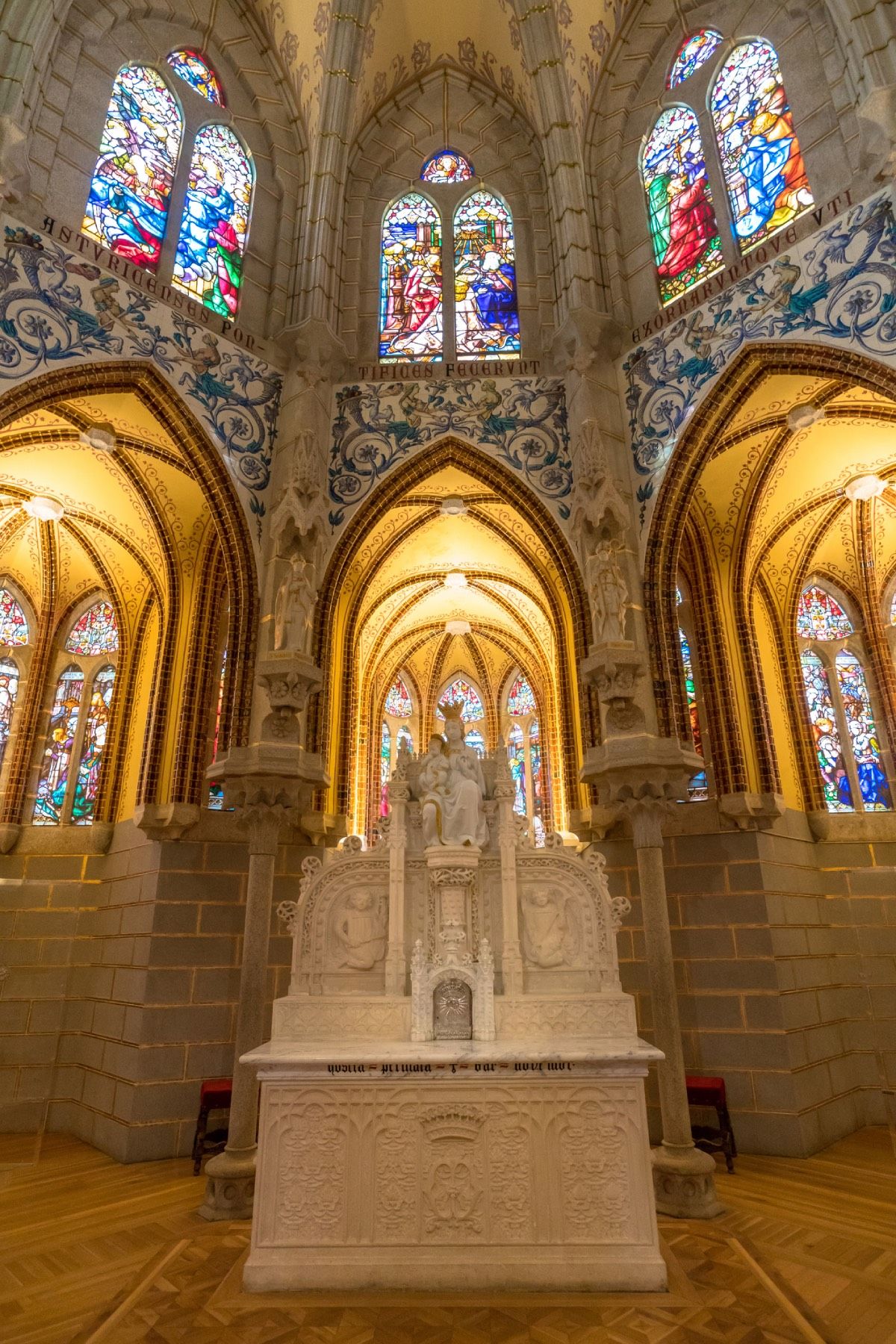 El interior del Palacio de Gaudí en Astorga