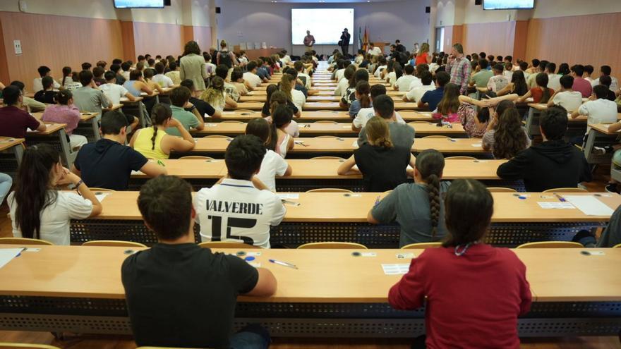 Un gran grupo de estudiantes en un aula de la Universidad de Córdoba, en una imagen reciente.