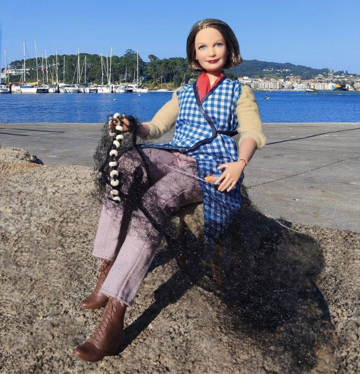 A famosa boneca, convertida en redeira en Pontevedra. | // ELISA COTELO