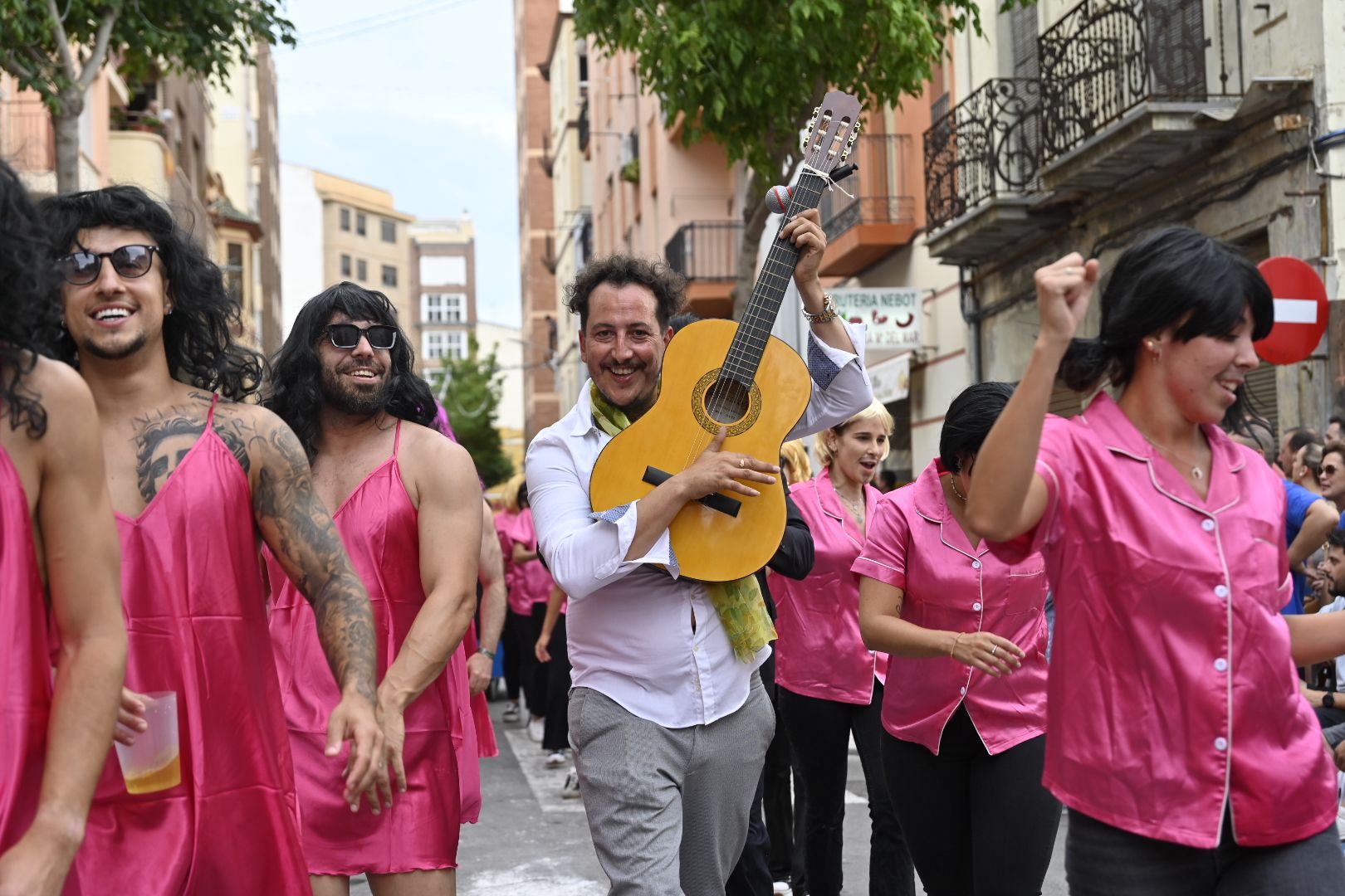 Imaginación y humor al poder en el desfile de las collas del Grau