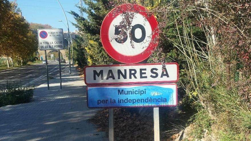 Els cartells per la independència de Manresa, objecte de desenes de bretolades