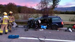 Un dels cotxes implicats en el xoc frontal a lN-152 a Puigcerdà.