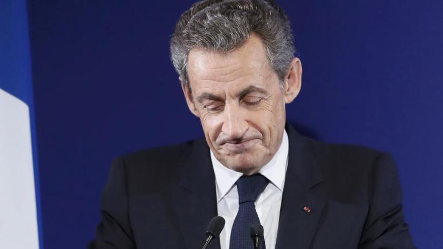 Sarkozy se queda fuera de la carrera hacia el Elíseo