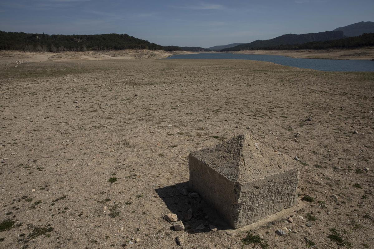 El embalse de Darnius Boadella y el río Muga bajo los efectos de la sequía