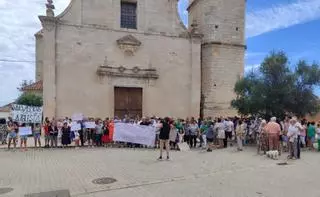 Recogida de firmas en Molacillos para exigir la "urgente restauración" de su iglesia