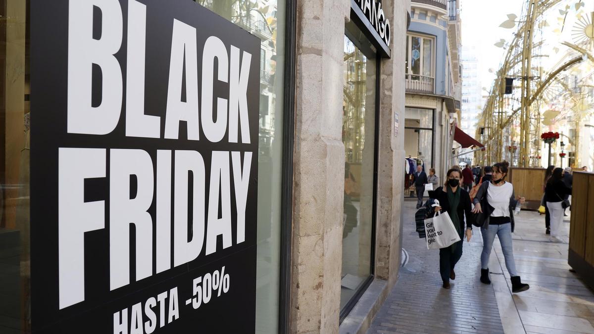 Comerciantes anuncian en los descuentos por comprar en la semana del Black Friday.