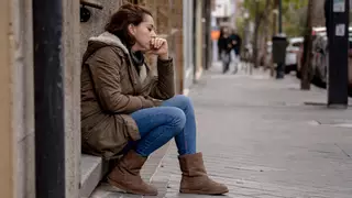 "No me pasa nada": lo que realmente escondemos cuando lo decimos sin sentirlo