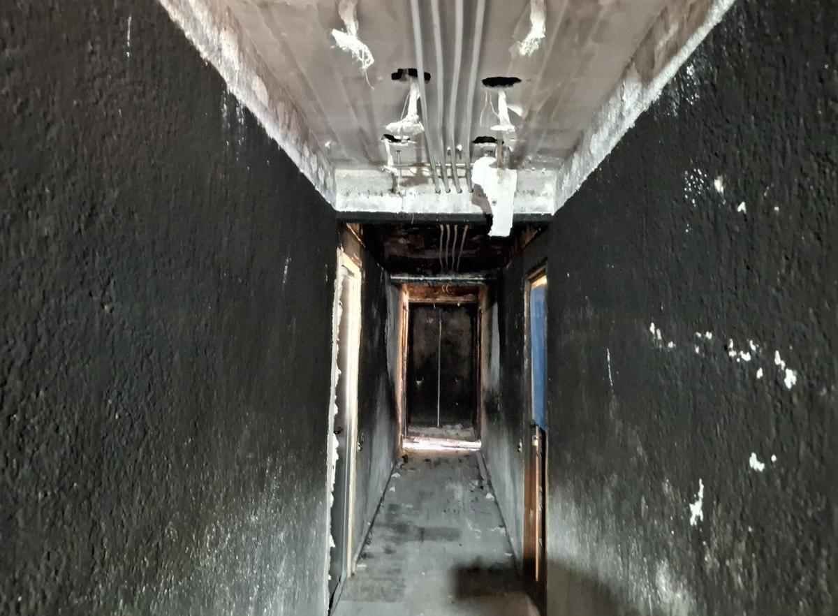 El estado en el que sigue la segunda planta del edificio, la del piso en el que comenzó el fuego