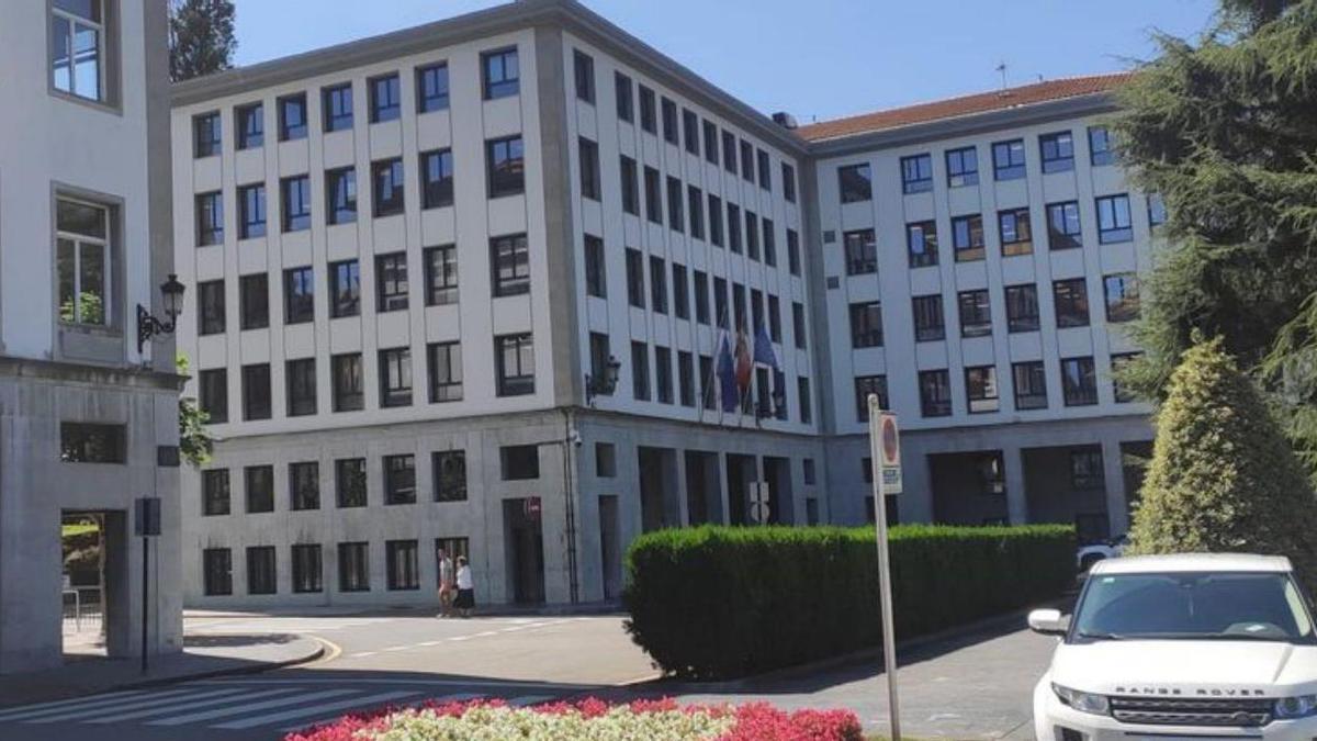 La sede de la Consejería de Educación, en la plaza de España de Oviedo.