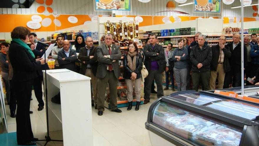 Inauguración de uno de los supermercados de la cooperativa.