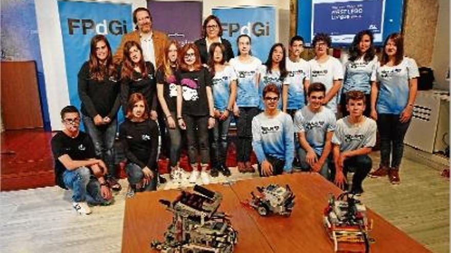 Els tres equips gironins que competiran demà a la final First Lego League espanyola, que es farà a Girona.