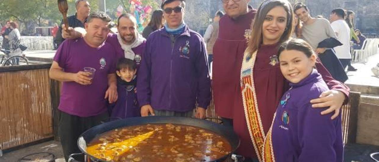 La comisión de Sant Francesc, al recibir el primer premio.