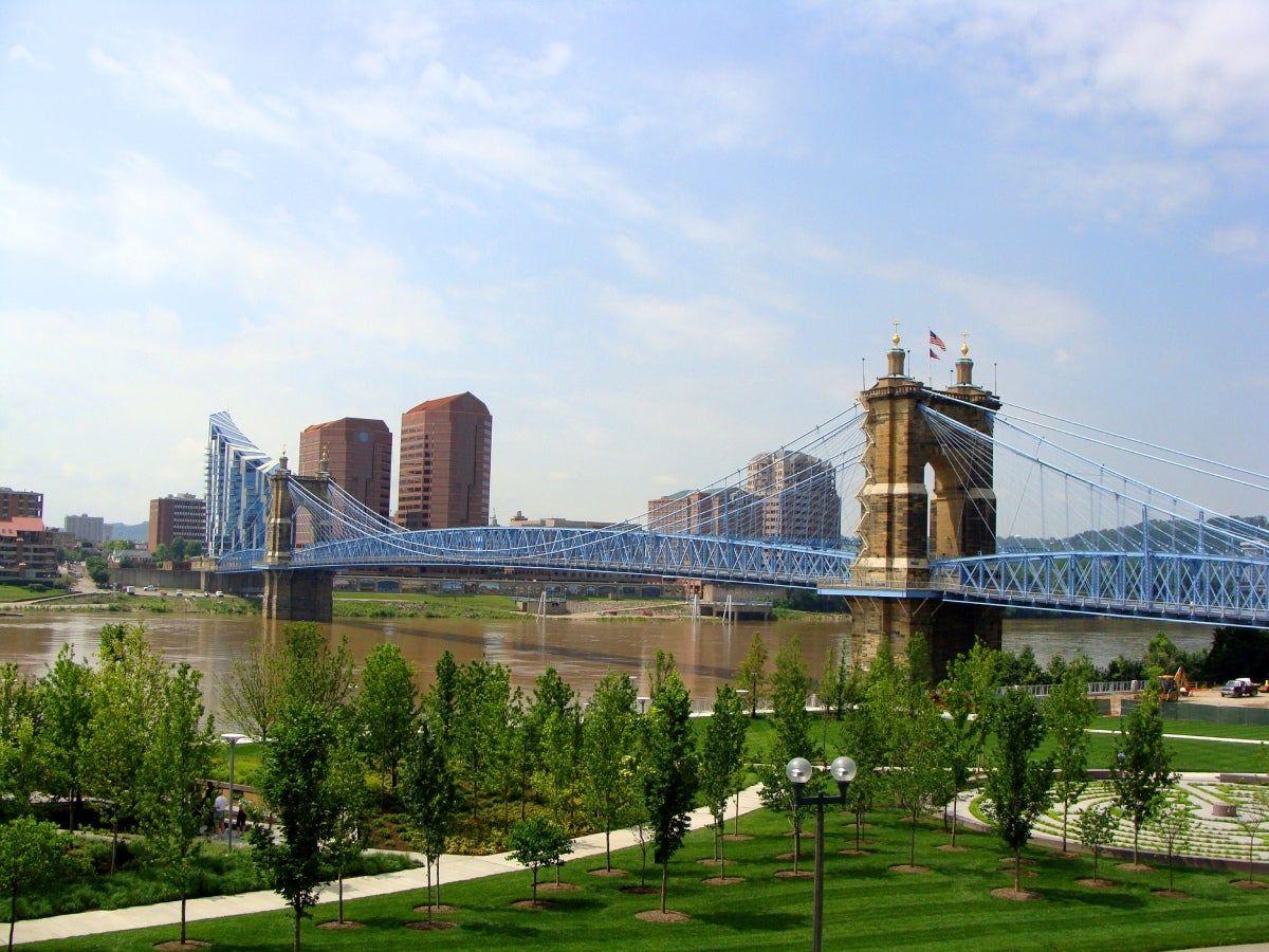 Puente colgante de Roebling, Cincinnati, Estados Unidos, DESTINOS 2023