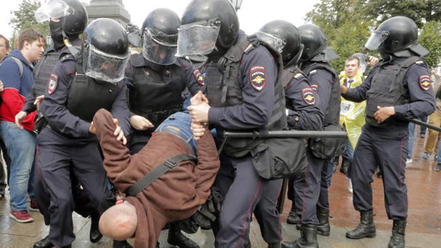 Una nueva protesta opositora en Rusia se salda con otros 700 detenidos en Moscú