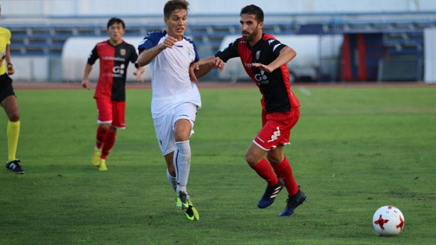 Gran debut liguero del Marbella FC ante el Mérida de Mehdi Nafti