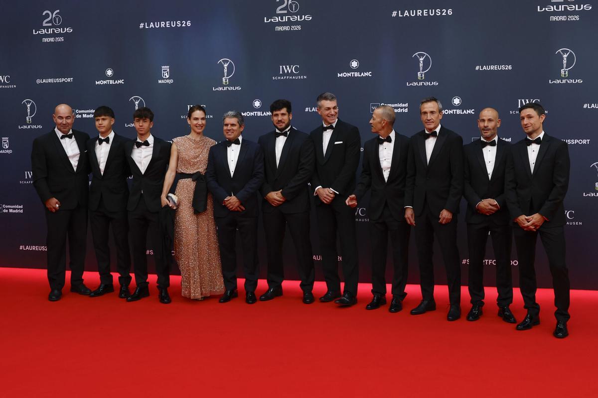 La familia del tenista Carlos Alcaraz posa este lunes durante la gala de los premios Laureus World Sport 2026, los galardones más prestigiosos del deporte internacional, celebrada en el Palacio de Cibeles, Madrid